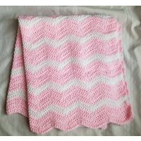 Handgemachte Gehäkelte Baby Decke Pink & Weiss Chevron Afghan Handgemachte Gehäkelte Baby Decke Pink & Weiss Chevron Afghan von CreationsbyShan