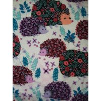 Igel Und Blumen Doppelseitige Flanell Babydecke Igel Und Blumen Doppelseitige Flanell Babydecke von CreationsbySpike