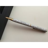 Der Vatertagdieser Wunderbare Kugelschreiberist Hand Gedrechseltaus Grau Gesprenkeltem Corian Der Vatertagdieser Wunderbare Kugelschreiberist Hand Gedrechseltaus Grau Gesprenkeltem Corian von Creationsbykandpj