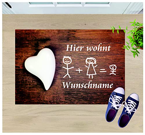 CreaLuxe Fussmatte mit Wunschtext / Wunschname Hier Wohnt - Motiv Familie gezeichnet - 60x40 cm - Gummi Rückseite / rutschfest - Filzoberfläche - Bedruckte Türmatte - Schmutzmatte von Creativ Deluxe