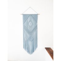 Handgemachter Hellblauer Makramee Wandbehang, Boho Dekor, Schmal Und Lang, Wanddeko, Gewebter Wandbehang von CreativeChicShop