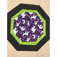 Halloween Ghosts Quilted Table Topper, Voller Verspielter Geister von CreativeCreationsDeb