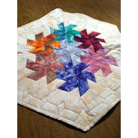 Trapezoid Table Topper 25 "x 25" Hergestellt Mit Wunderschönen Ton-In-Ton-stoffen von CreativeCreationsDeb