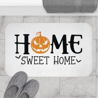 Halloween Badematte, Badezimmer Accessoires, Wohndekor, Kürbis Teppich, Home Sweet Matte von CreativeCreationsTLC