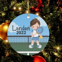 Personalisiert Jungen Tennis Ornament, 2021 Personalisiertes Geschenk, Geschenk Für Tennisspieler, Keramik Sport Weihnachten Weihnachtsdekor von CreativeGiftsSC