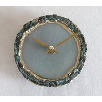 Grüne Aventurin-Uhr Mit Grünen Kristall-Edelsteinen, Moderne Schreibtisch-/Wanduhr, Perfektes Geschenk, Haus Wärmende Geschenke von CreativeHandStoneArt