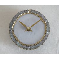 Weiße Achat-Uhr Mit Klaren Kristall-Edelsteinen, Moderne Schreibtisch-/Wanduhr, Perfektes Geschenk, Haus Wärmende Geschenke von CreativeHandStoneArt