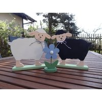 Süße Kleine Frühlingslämmer in Schwarz Und Weiß von CreativeHolzShop