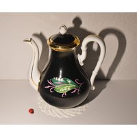 Alte Kaffeekanne Aus Porzellan Mit Maiglöckchendekor/25cm Hoch Vintage Retro Lily Of The Valley 60Er Mid Century Tischdeko von CreativeMacroArt