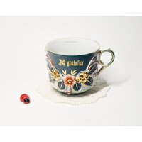 Alte Porzellantasse "Ich Gratuliere" Mit Blumendekor/8cm Hoch Vintage Rosenhaferl Art Déco Glückwunsch Stucktasse Prunktasse Alte Porzellantasse "Ich Gratuliere" Mit Blumendekor/8cm Hoch Vintage Rosenhaferl Art Déco Glückwunsch Stucktasse Prunktasse von CreativeMacroArt
