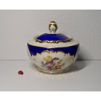 Hübsche Bonboniere Aus Porzellan/Deckeldose Ungemarkt 16cm Durchm. Zierdose Vintage Wohndeko Tischdeko 60Er 70Er von CreativeMacroArt