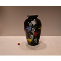 Hübsche Vase Aus Hyalith Schwarzglas Mit Handgemaltem Dekor/19cm Hoch Ddr Ostalgie 60Er Mid Century Vintage Retro Wohndeko von CreativeMacroArt