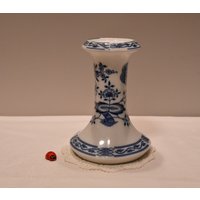 Kerzenhalter Von Epiag Czechoslovakia/Kerzenständer Zwiebelmuster Blau 15cm Hoch Porzellan Weiß Tischdeko Wohndeko Vintage von CreativeMacroArt