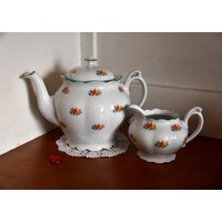 Royal Epiag Czechoslovakia Teekanne & Milchkännchen Aus Porzellan/Teegeschirr Vintage Streublümchen Nostalgie Kaffeekränzchen von CreativeMacroArt