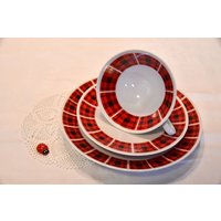 Sammeltassengedeck/3Tlg Porzellan Winterling Rot-Schwarz Kariert Mid Century Teegeschirr 50Er 60Er von CreativeMacroArt