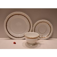 Sammeltassengedeck 3Tlg/Hutschenreuther Hohenberg Porzellan Kaffeegedeck 70Er Jahre Vintage Retro Goldborte Sammeltassengedeck 3Tlg/Hutschenreuther Hohenberg Porzellan Kaffeegedeck 70Er Jahre Vintage Retro Goldborte von CreativeMacroArt