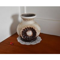 Vase Von Dümler & Breiden 188/13 Aus Keramik Mit Blumenrelief/60Er 70Er Brauntöne West German Pottery Vintage Nostalgie von CreativeMacroArt