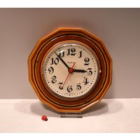 Vintage Küchenuhr Mit Keramikgehäuse/Quartz Batteriebetrieben Hellbraun 22x22cm Wanduhr Wohndeko 60Er 70Er Retro Vintage Küchenuhr Mit Keramikgehäuse/Quartz Batteriebetrieben Hellbraun 22x22cm Wanduhr Wohndeko 60Er 70Er Retro von CreativeMacroArt