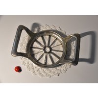 Westmark "Divisorex" Apfel-/Birnenteiler Aus Aluminium/Ausstecher 17x11x4cm 70Er Jahre Vintage Retro Küchengadget Westmark "Divisorex" Apfel-/Birnenteiler Aus Aluminium/Ausstecher 17x11x4cm 70Er Jahre Vintage Retro Küchengadget von CreativeMacroArt