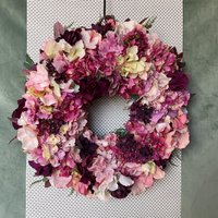 Künstlicher Hortensienkranz in Verschiedenen Kräftigen Rosa Tönen von CreativeSeidenblumen
