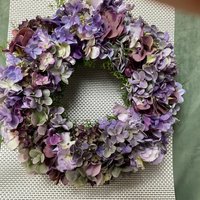 Künstlicher Hortensienkranz in Verschiedenen Lila/Flieder-Tönen Künstlicher Hortensienkranz in Verschiedenen Lila/Flieder-Tönen von CreativeSeidenblumen