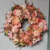 Künstlicher Kranz in Lachs-Tönen Künstlicher Kranz in Lachs-Tönen von CreativeSeidenblumen