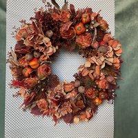 Künstlicher Kranz in Orange-Rot Tönen Teilweise Wie Getrocknet von CreativeSeidenblumen