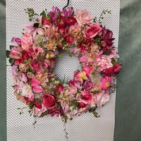 Künstlicher Kranz in Verschiedenen Rosa-Pink Tönen Und Blüten Künstlicher Kranz in Verschiedenen Rosa-Pink Tönen Und Blüten von CreativeSeidenblumen