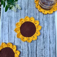 Sonnenblumen Untersetzer Gehäkelt - Häkel Tischdeko Gelb Braun Geschenkidee Handmade Tassenuntersetzer Blume von CreativeWorldByLina