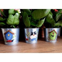 Set Aus Drei Töpfen Für Setzlinge Mit Handgemalten Motiven Im Landhausstil von CreativityMyWay