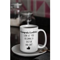 Congrats Med School Grad Geschenk Custom Doctor Tasse, Student Abschluss Für Ihn 2023 Doktor Reise Klasse Tasse von CreatorsCove