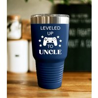 Leveled To Onkel Gamer Tumbler, Promoted Wieder Video Geschenke, New Uncle Geschenke Für Ihn, Leveled Up Geburtstag von CreatorsCove