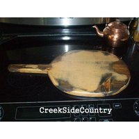 Rustikales Backbrett Aus Holz Mit Langem Griff - Beliebige Farbe Rustikales Backbrett Aus Holz Mit Langem Griff - Beliebige Farbe von CreekSideCountry