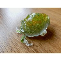 Pill Bug Magnet, Isopod Kunst, Skulptur, Roly Poly Magnet von CrimeSceneTerrariums