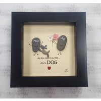 Handgemachte Kieselkunst in Schwarzem Rahmen "Love Is You, Me & The Dog" Ideales Geschenk von CristinasQuirkyCraft
