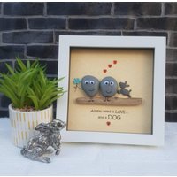 Handgemachte Steinkunst in Weißem Rahmen, "All You Need Is Love, & A Dog" Hundefamilie Geschenk von CristinasQuirkyCraft