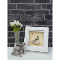 Kieselsteinkunst, Frau Mit Hund, Handgefertigtes Einzelstück von CristinasQuirkyCraft