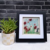 Maßgeschneiderte Pinke Wildblumen Gerahmtes Kunstwerk Aus Glas, Mit Kieselstein Kunst Hase Detail, Blüte von CristinasQuirkyCraft