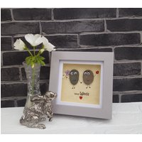 "Miniatur "Frischvermählten" Pebble Art Paar, Handgefertigtes Hochzeitsgeschenk." von CristinasQuirkyCraft
