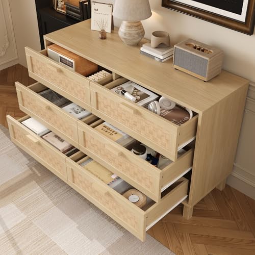 Crlnaup Elegantes Sideboard und Kommode aus Naturholz mit sechs Schubladen, Schlafzimmerschrank mit viel Stauraum, Schubladen in Rattanoptik. Crlnaup Elegantes Sideboard und Kommode aus Naturholz mit sechs Schubladen, Schlafzimmerschrank mit viel Stauraum, Schubladen in Rattanoptik. von Crlnaup
