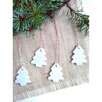 Gesprenkelte Steingut Baum Ornament - Handgefertigt, Originelles Geschenk, Hängendes Ornament, Geschenkanhänger, Akzentstück, Abschlussdekor Gesprenkelte Steingut Baum Ornament - Handgefertigt, Originelles Geschenk, Hängendes Ornament, Geschenkanhänger, Akzentstück, Abschlussdekor von CroakandBloom