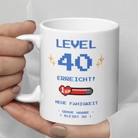 Gamer Geschenk 40. Geburtstag - Level 40 Tasse Lustiger Nerd Becher Retro Gaming Kaffeetasse Für Männer & Frauen Gamer Geschenk 40. Geburtstag - Level 40 Tasse Lustiger Nerd Becher Retro Gaming Kaffeetasse Für Männer & Frauen von CrocGamingPrints