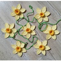 Gehäkelte Narzissen Girlande | Handgemachte Gehäkelte Gelbe Wimpelkette von CrochetCabinetCrafts