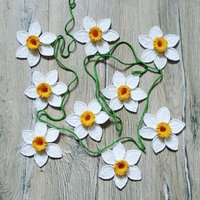 Gehäkelte Weiße Narzissen Girlande | Frühlings Blumen Gehäkelte Wimpelkette von CrochetCabinetCrafts