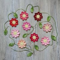 Wimpelkette Gehäkelt Rosa Und Rote Schattierungen Handgemachte Wandbehang-Dekoration Wimpelkette Gehäkelt Rosa Und Rote Schattierungen Handgemachte Wandbehang-Dekoration von CrochetCabinetCrafts
