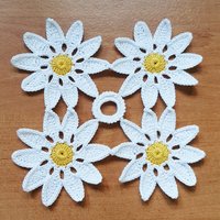 Weißes Gänseblümchen Untersetzer | Gehäkelter Aus Baumwolle in Weiß Und Gelb Deckchen Haus Dekoration von CrochetCabinetCrafts