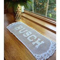 Crochet Name Deckchen, Made To Order, Neue Hausbesitzer Geschenke, Hochzeitsgeschenke, Hochzeitstag Häkeln Tischläufer von CrochetStitchCrafts