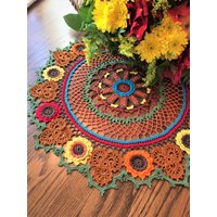 Handgefertigtes Herbst Deckchen Gehäkelt 56 cm Erntedank Tischdekoration von CrochetStitchCrafts