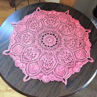 Häkeldeckchen, Häkeln Großes Deckchen, 25 Zoll Rundes Handgefertigtes Runde Tischdekoration, Tischplatte von CrochetStitchCrafts