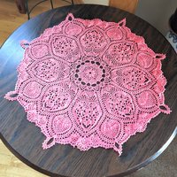 Handgefertigtes Korallen Häkeln Deckchen 25 "Runde Tischdekoration von CrochetStitchCrafts